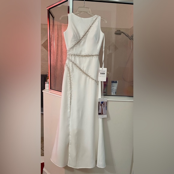 Pronovias Alaia is a striking crepe wedding dress featuring linear beading. - Picture 6 of 11